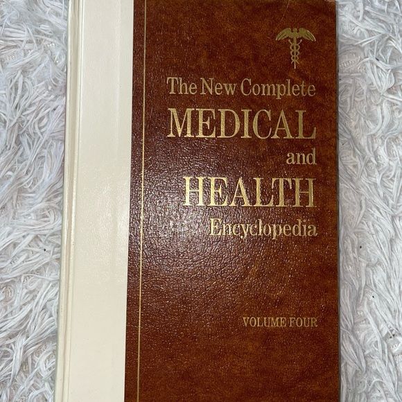 Hardcover 1982 The New Complete Medical and Health Encyclopedia Complete 1,2 & 4 - Picture 6 of 6